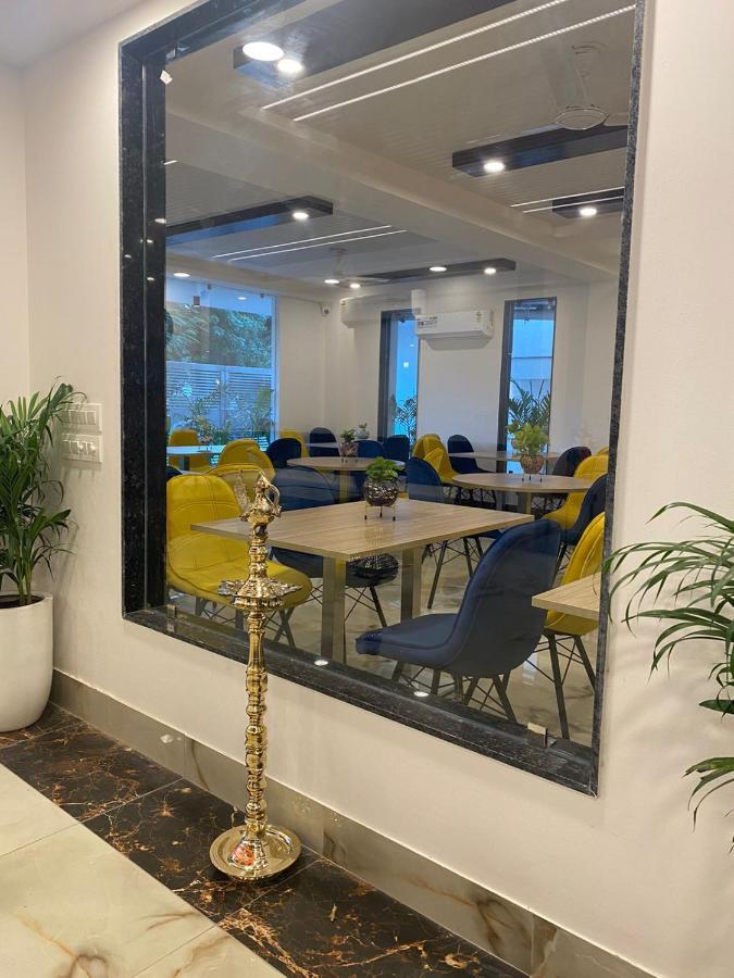 Posh Residency Huda City Center คูร์เคาน์ ภายนอก รูปภาพ