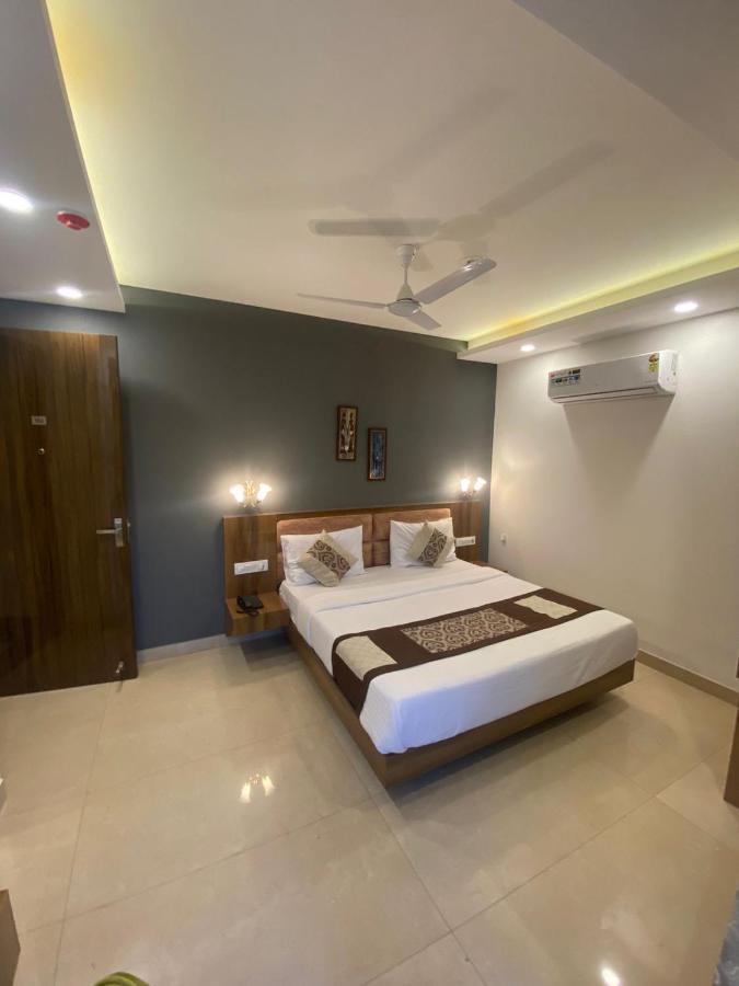 Posh Residency Huda City Center คูร์เคาน์ ภายนอก รูปภาพ