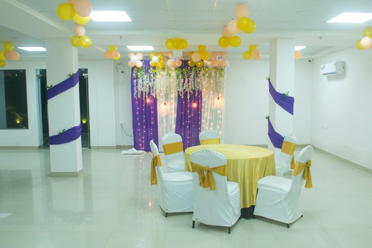 Posh Residency Huda City Center คูร์เคาน์ ภายนอก รูปภาพ