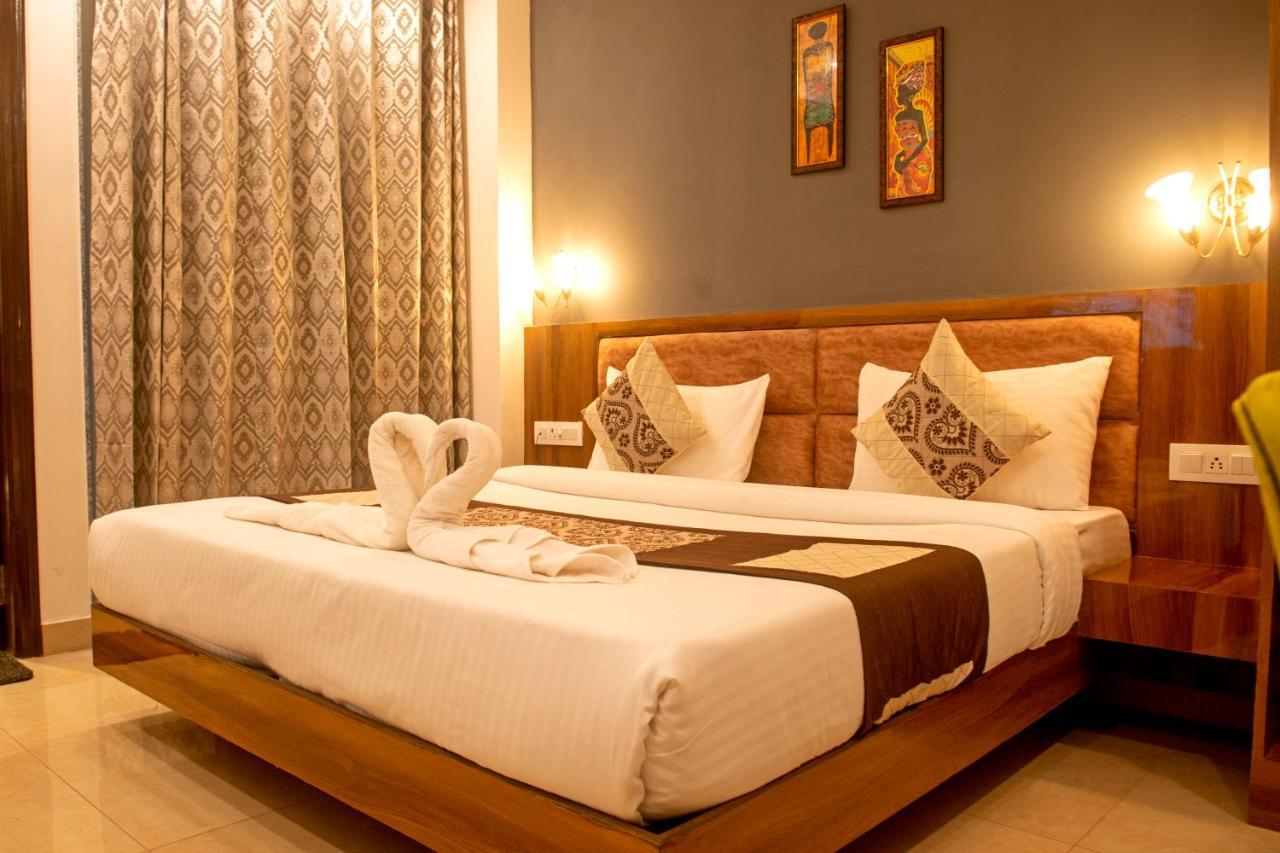 Posh Residency Huda City Center คูร์เคาน์ ภายนอก รูปภาพ
