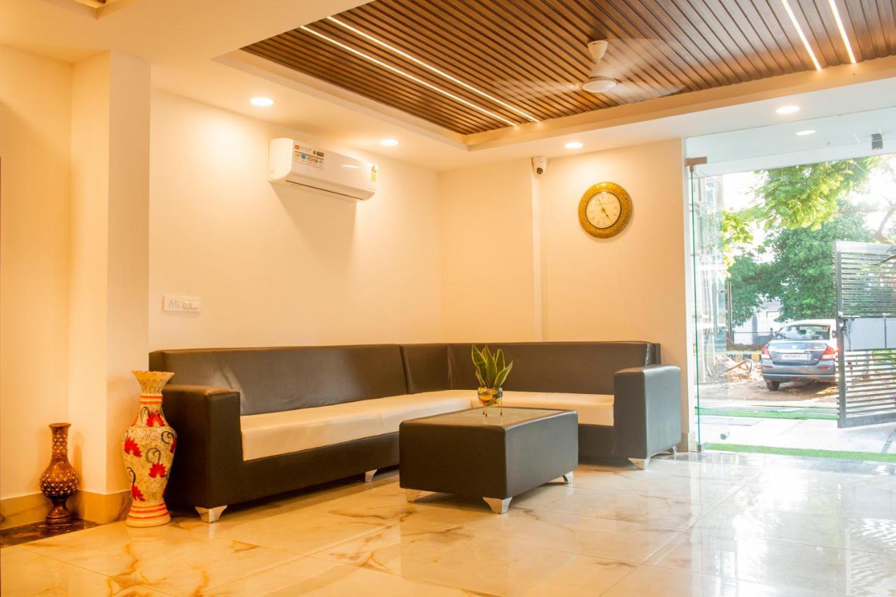 Posh Residency Huda City Center คูร์เคาน์ ภายนอก รูปภาพ