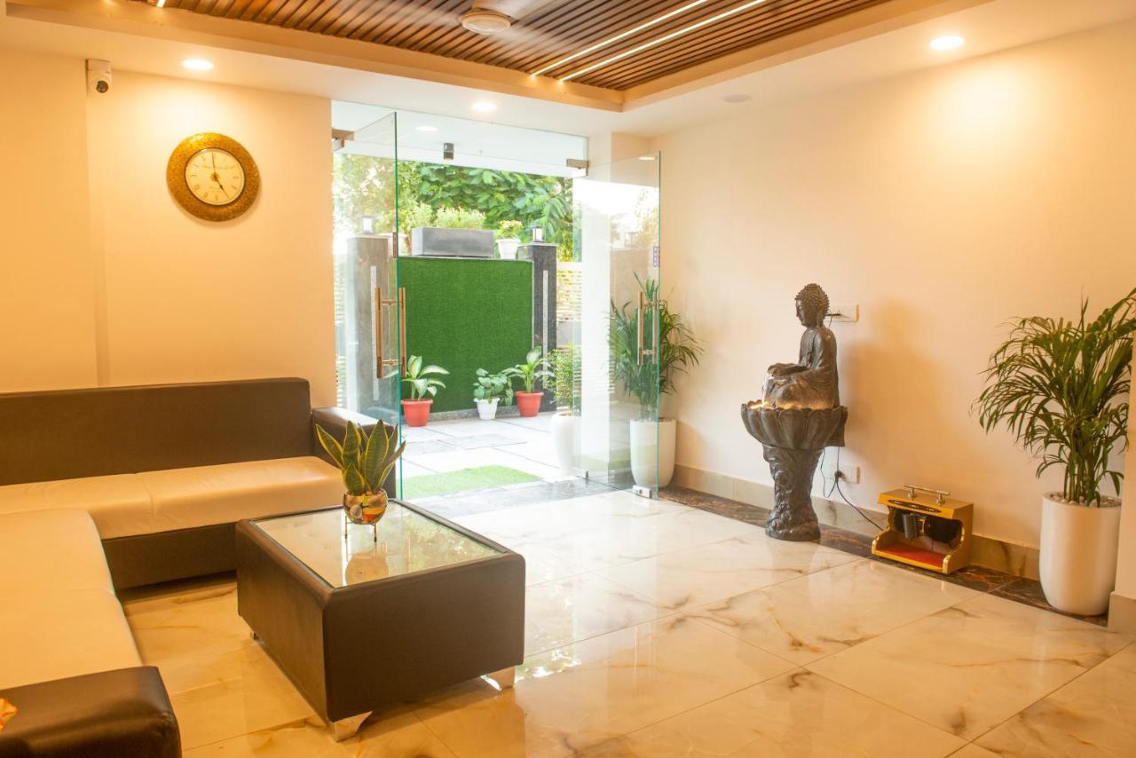 Posh Residency Huda City Center คูร์เคาน์ ภายนอก รูปภาพ