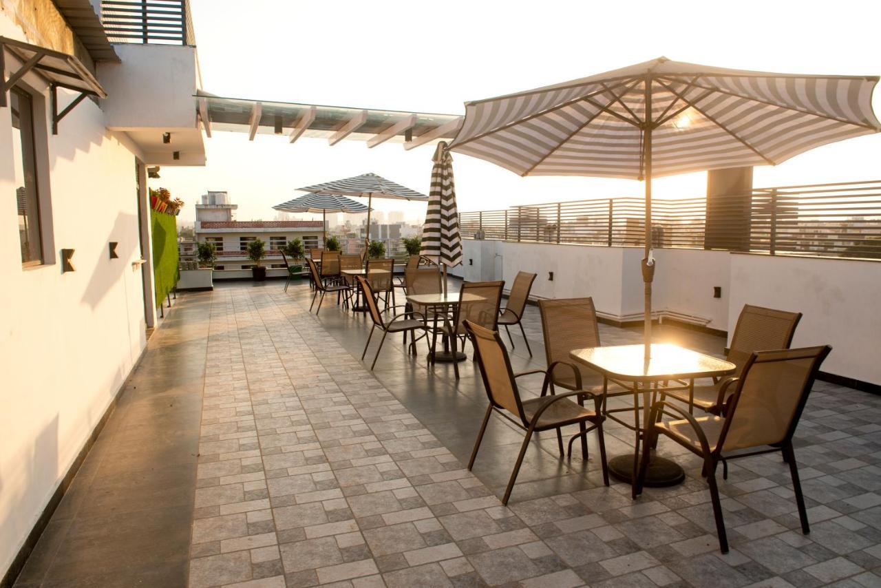 Posh Residency Huda City Center คูร์เคาน์ ภายนอก รูปภาพ