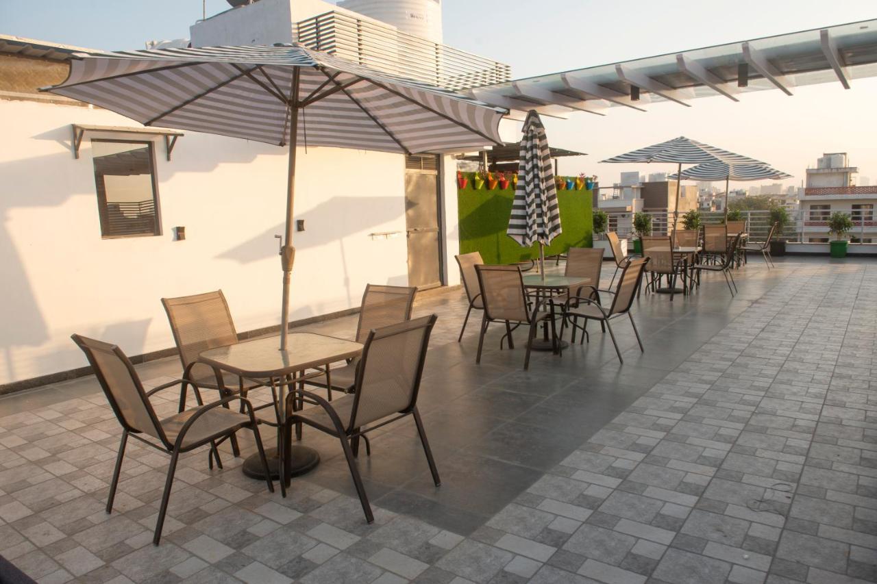 Posh Residency Huda City Center คูร์เคาน์ ภายนอก รูปภาพ