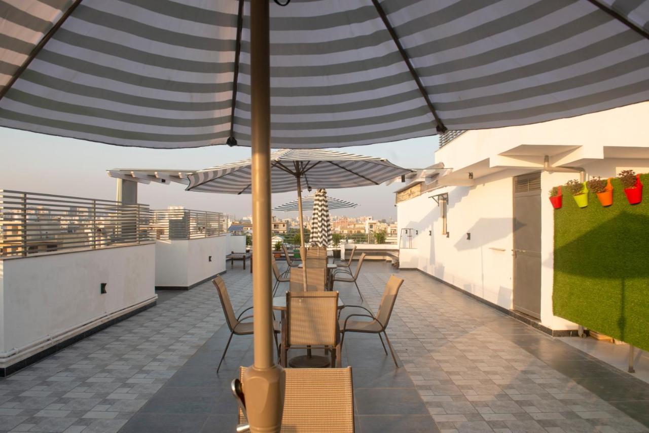 Posh Residency Huda City Center คูร์เคาน์ ภายนอก รูปภาพ