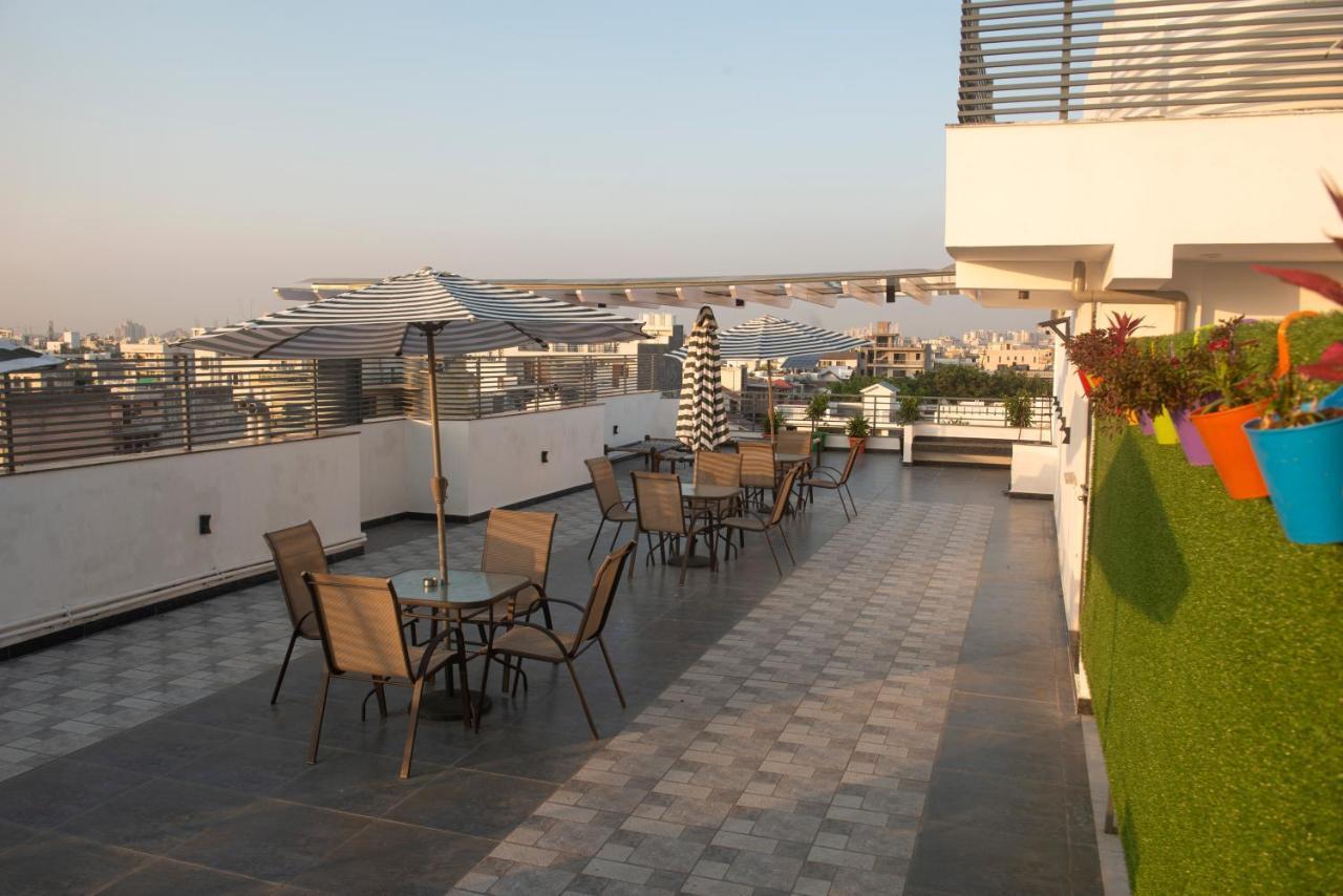 Posh Residency Huda City Center คูร์เคาน์ ภายนอก รูปภาพ