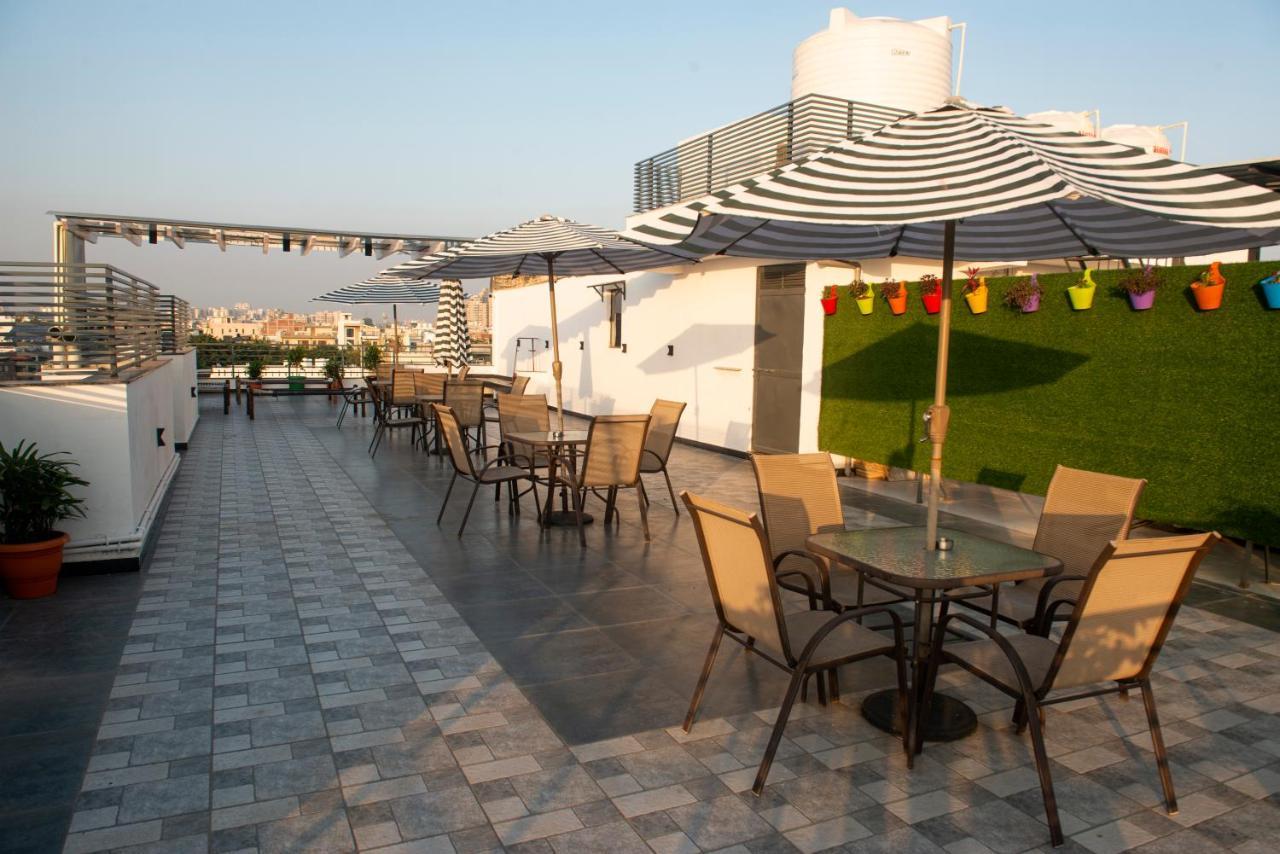 Posh Residency Huda City Center คูร์เคาน์ ภายนอก รูปภาพ