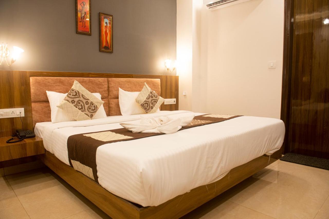 Posh Residency Huda City Center คูร์เคาน์ ภายนอก รูปภาพ