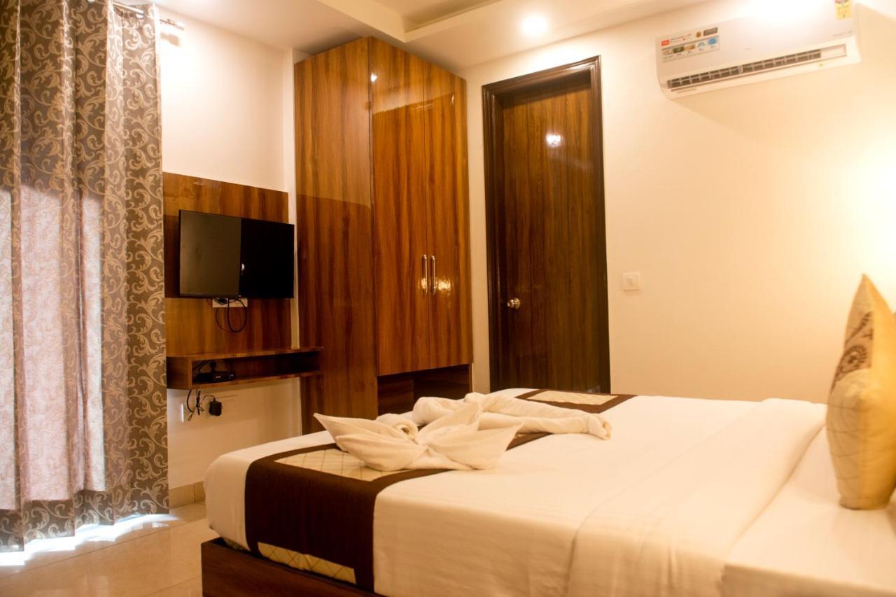 Posh Residency Huda City Center คูร์เคาน์ ภายนอก รูปภาพ
