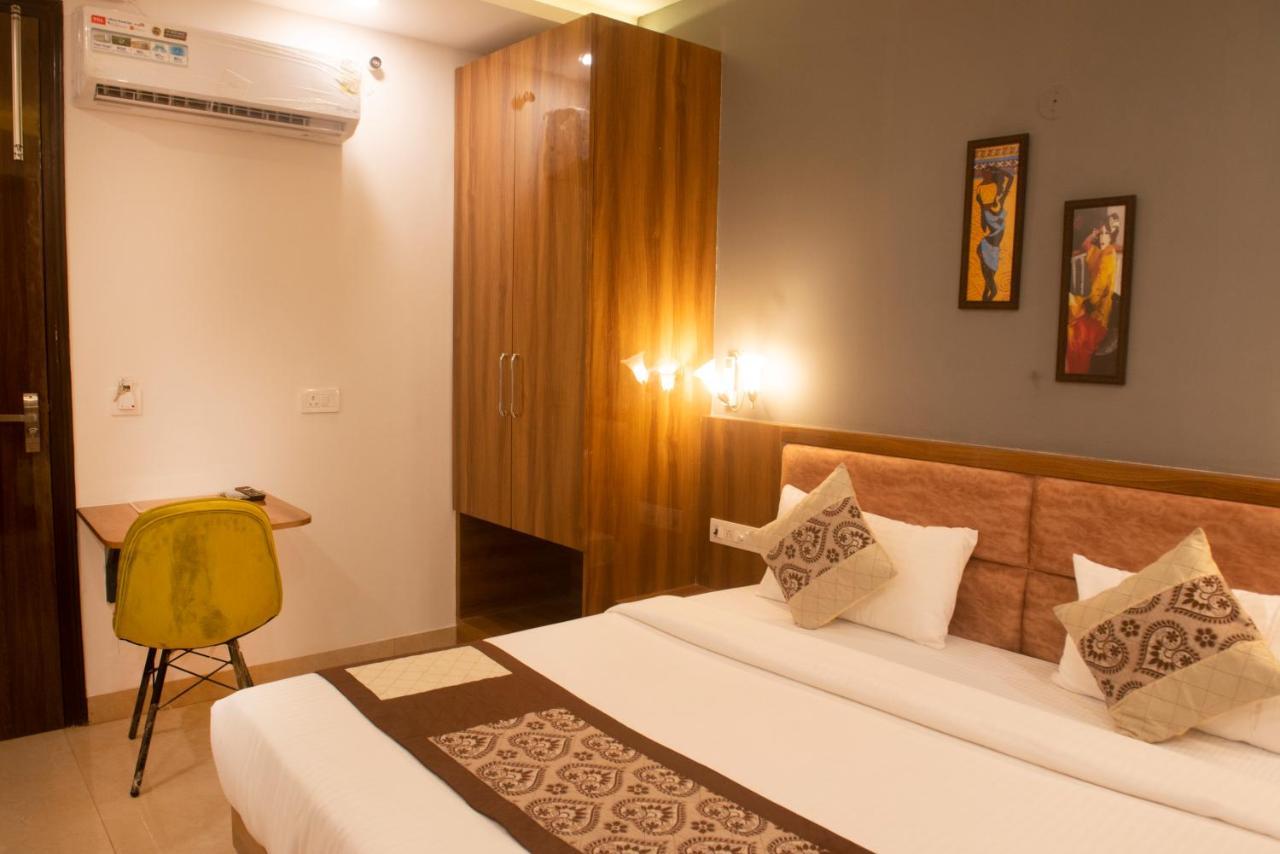 Posh Residency Huda City Center คูร์เคาน์ ภายนอก รูปภาพ