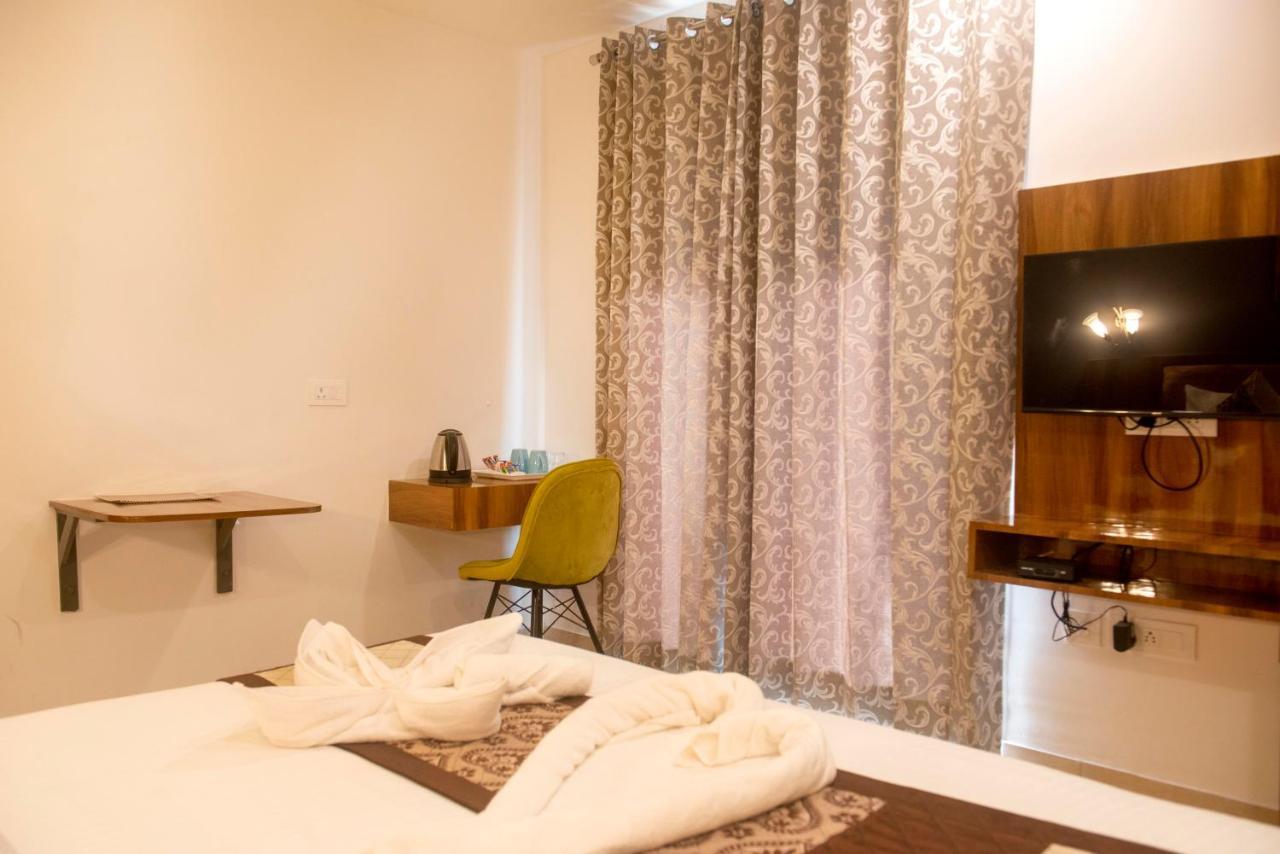 Posh Residency Huda City Center คูร์เคาน์ ภายนอก รูปภาพ