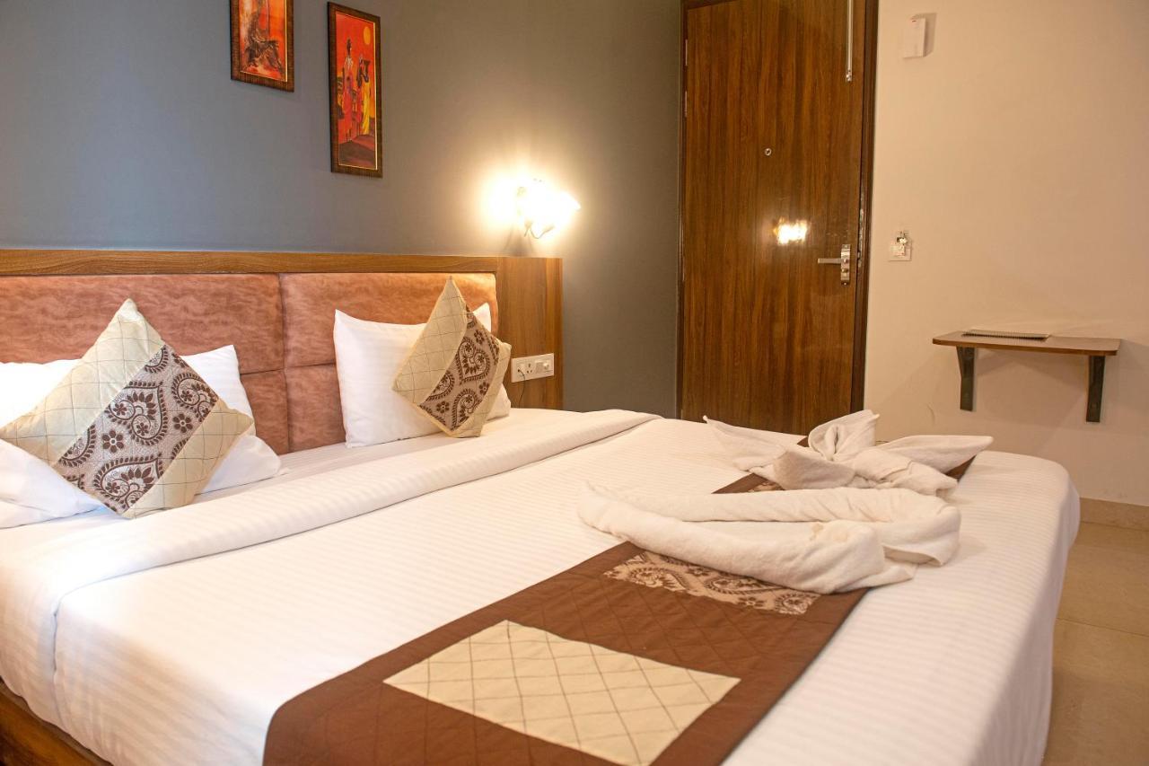 Posh Residency Huda City Center คูร์เคาน์ ภายนอก รูปภาพ
