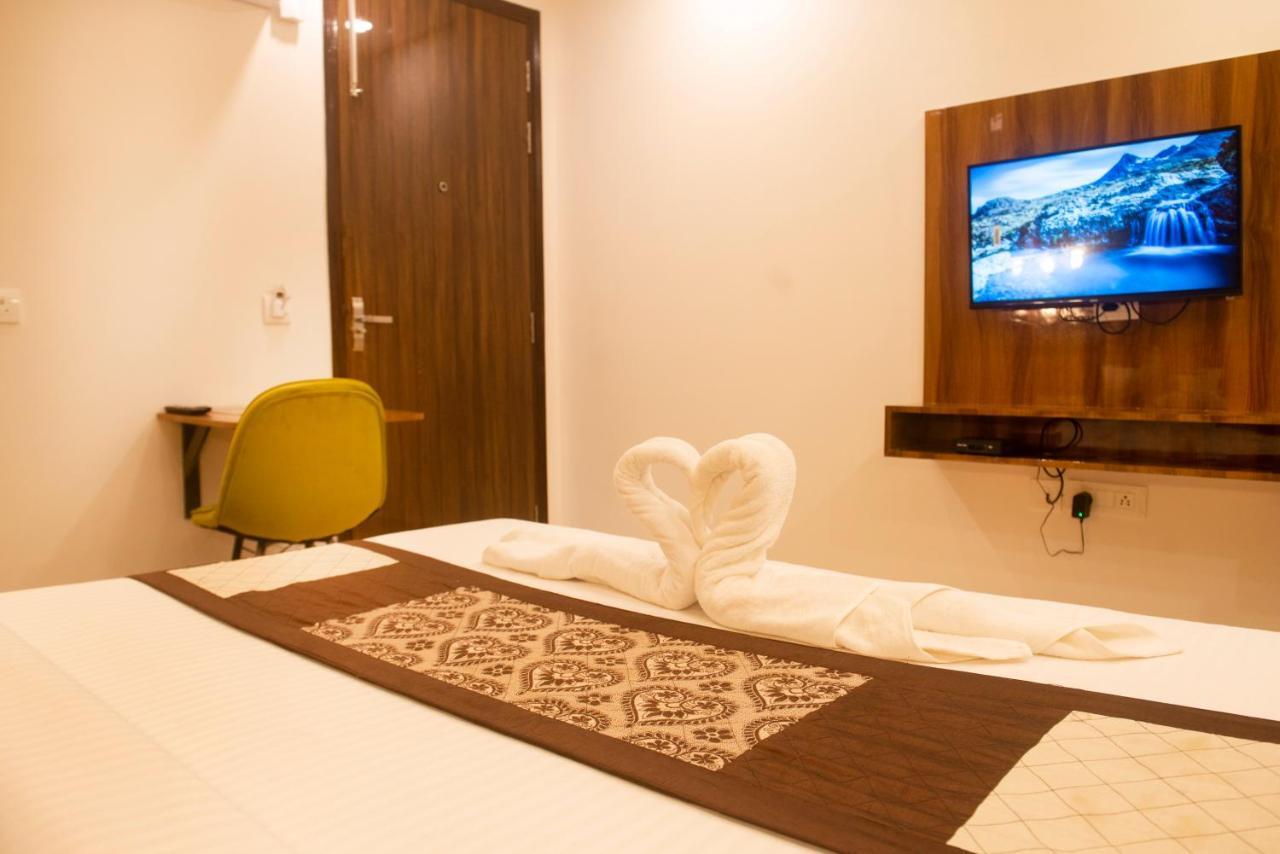 Posh Residency Huda City Center คูร์เคาน์ ภายนอก รูปภาพ