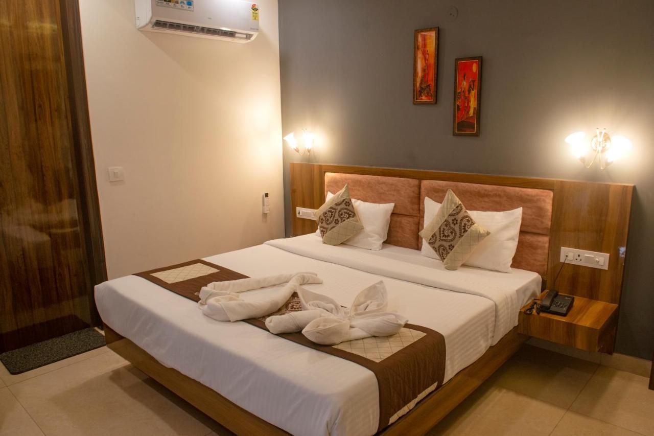 Posh Residency Huda City Center คูร์เคาน์ ภายนอก รูปภาพ