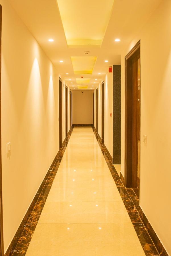 Posh Residency Huda City Center คูร์เคาน์ ภายนอก รูปภาพ