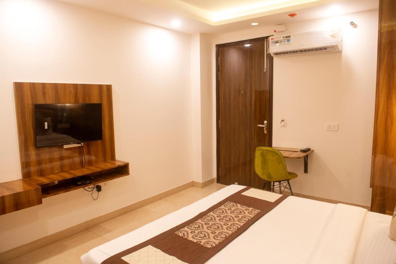Posh Residency Huda City Center คูร์เคาน์ ภายนอก รูปภาพ