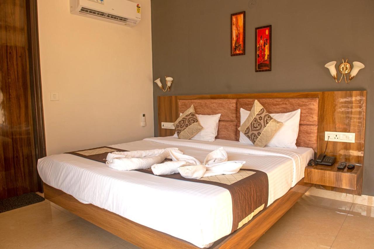 Posh Residency Huda City Center คูร์เคาน์ ภายนอก รูปภาพ